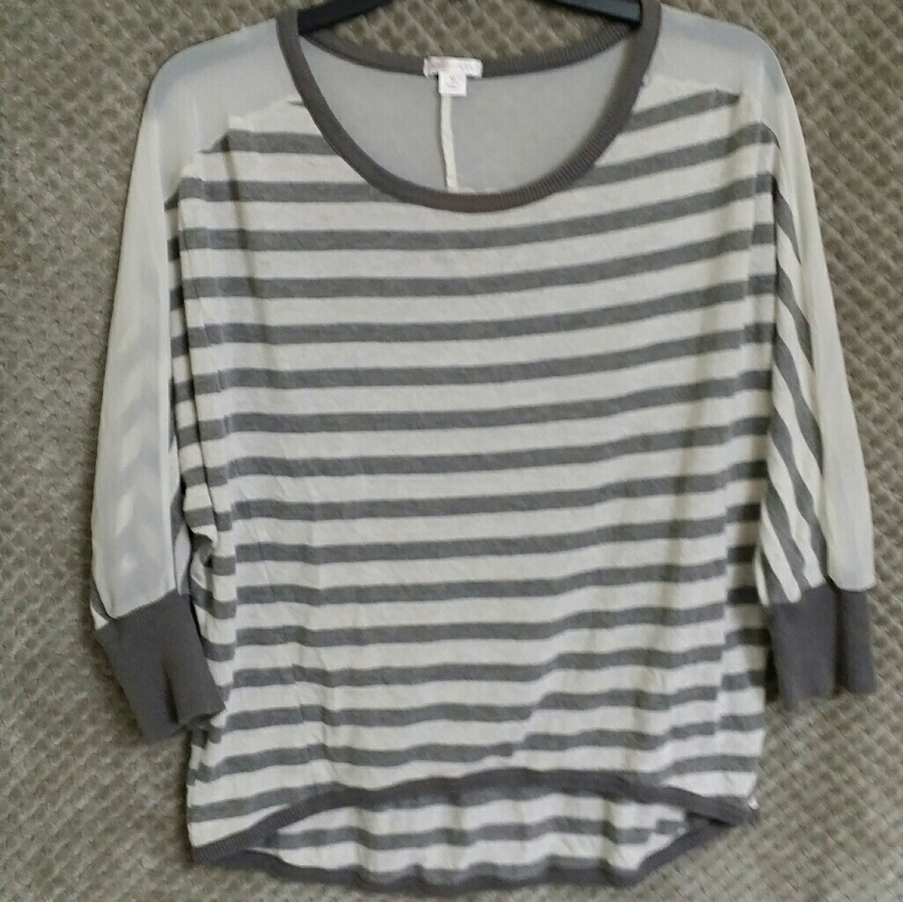 Gray/white striped 3/4 sleeve top